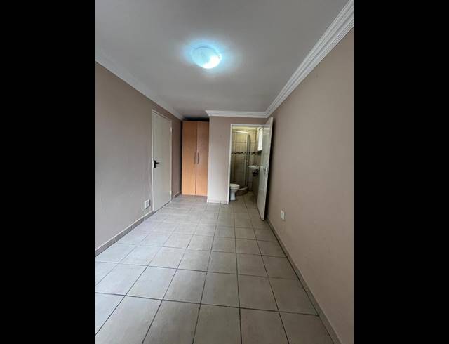 1 BEDROOM PROPERTY TO RENT IN LOMBARDY EAST